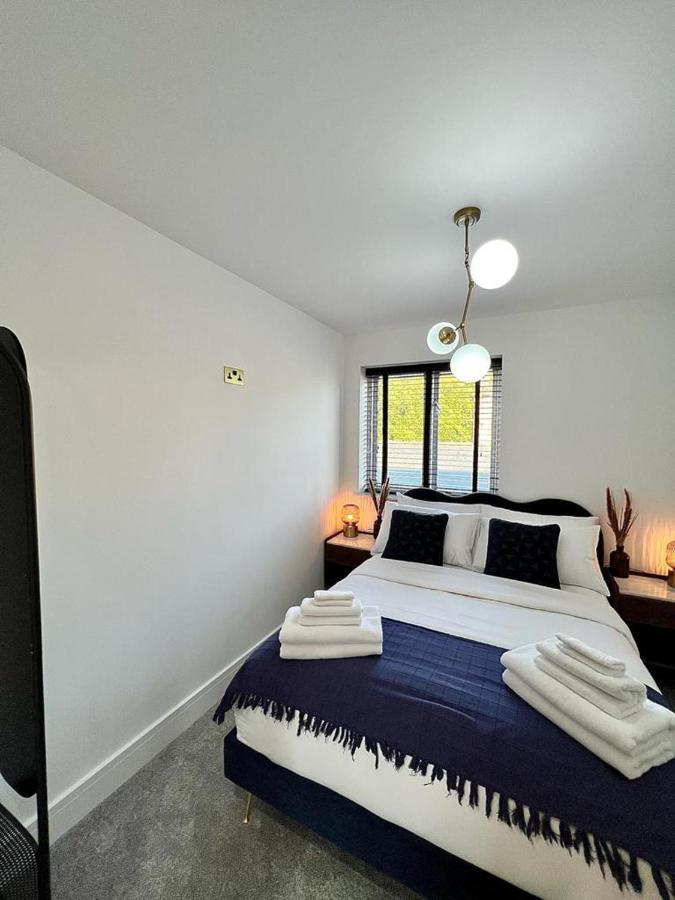 Charming 3-Bed House With 1 Parking Space Кентърбъри Екстериор снимка