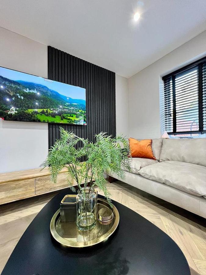 Charming 3-Bed House With 1 Parking Space Кентърбъри Екстериор снимка