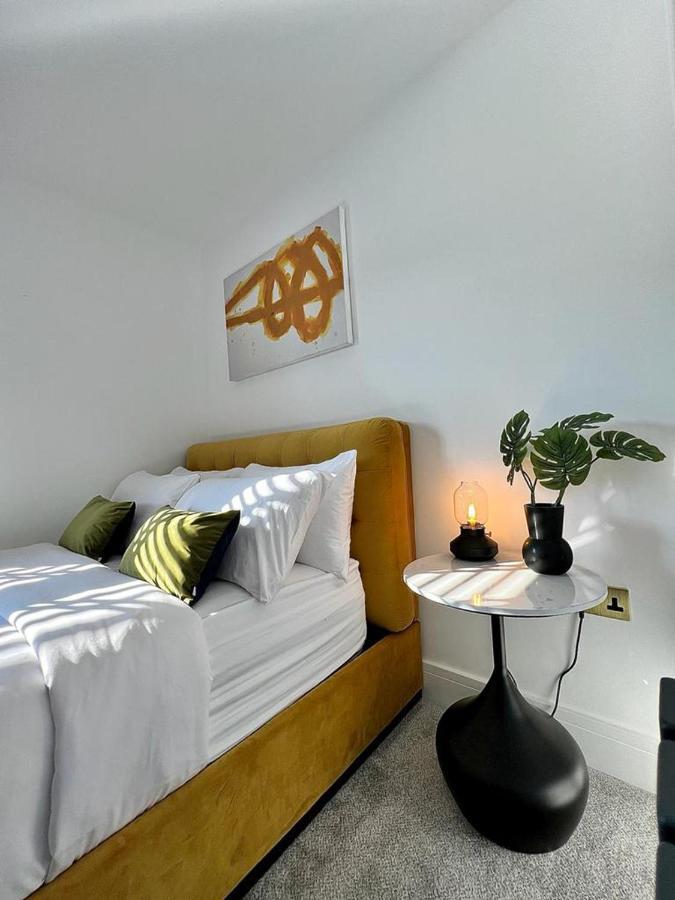Charming 3-Bed House With 1 Parking Space Кентърбъри Екстериор снимка