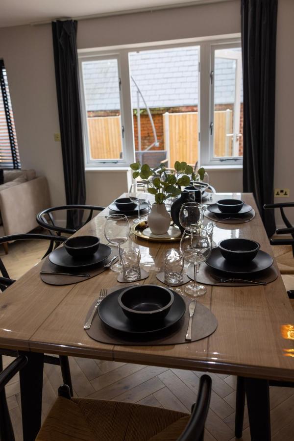 Charming 3-Bed House With 1 Parking Space Кентърбъри Екстериор снимка