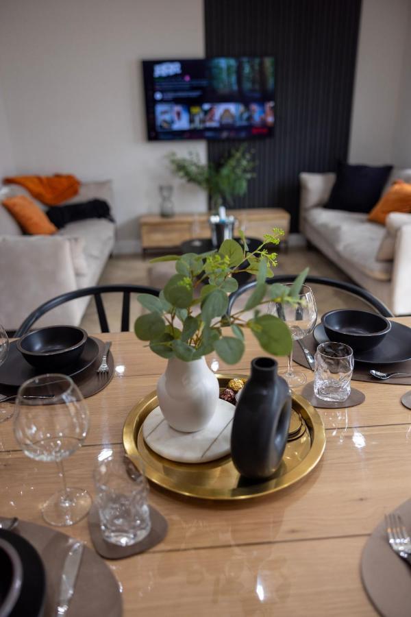 Charming 3-Bed House With 1 Parking Space Кентърбъри Екстериор снимка